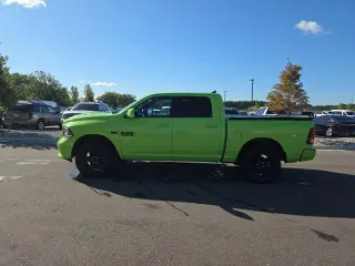 Camioneta Ram 1500 2017 4x4 Sport 4 puertas Crew Cab batea de 5.5 pies