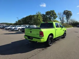Camioneta Ram 1500 2017 4x4 Sport 4 puertas Crew Cab batea de 5.5 pies
