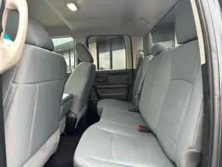Camioneta Ram 1500 2017 4x4 Express 4 puertas Quad Cab caja de 6.3 pies