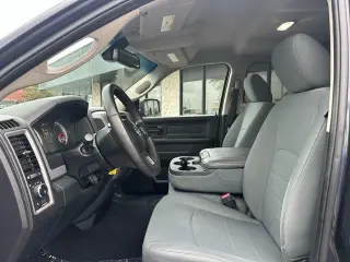 Camioneta Ram 1500 2017 4x4 Express 4 puertas Quad Cab caja de 6.3 pies