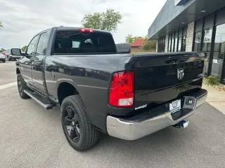 Camioneta Ram 1500 2017 4x4 Express 4 puertas Quad Cab caja de 6.3 pies
