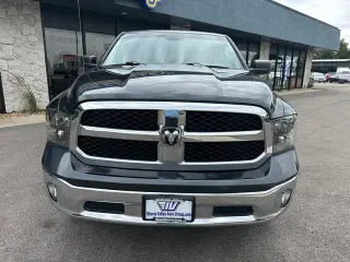 Camioneta Ram 1500 2017 4x4 Express 4 puertas Quad Cab caja de 6.3 pies