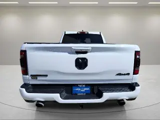 Ram 1500 2022 4x4 Big Horn 4 puertas Quad Cab 6.4 pies SB Pickup