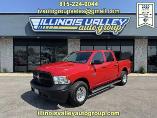 Camioneta Pickup Ram 1500 Classic 2019 4x4 Tradesman de 4 puertas, cabina doble (Crew Cab) y caja de 5.5 pies