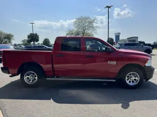 Camioneta Pickup Ram 1500 Classic 2019 4x4 Tradesman de 4 puertas, cabina doble (Crew Cab) y caja de 5.5 pies