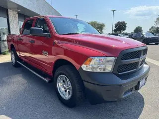 Camioneta Pickup Ram 1500 Classic 2019 4x4 Tradesman de 4 puertas, cabina doble (Crew Cab) y caja de 5.5 pies