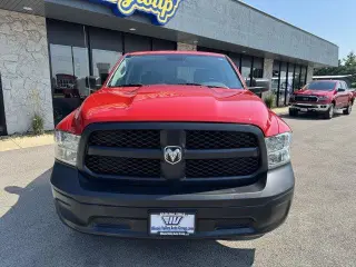 Camioneta Pickup Ram 1500 Classic 2019 4x4 Tradesman de 4 puertas, cabina doble (Crew Cab) y caja de 5.5 pies