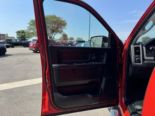 Camioneta Pickup Ram 1500 Classic 2019 4x4 Tradesman de 4 puertas, cabina doble (Crew Cab) y caja de 5.5 pies