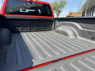 Camioneta Pickup Ram 1500 Classic 2019 4x4 Tradesman de 4 puertas, cabina doble (Crew Cab) y caja de 5.5 pies