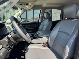 Camioneta Pickup Ram 1500 Classic 2019 4x4 Tradesman de 4 puertas, cabina doble (Crew Cab) y caja de 5.5 pies
