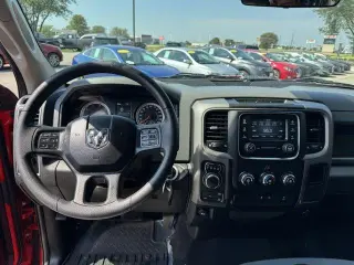 Camioneta Pickup Ram 1500 Classic 2019 4x4 Tradesman de 4 puertas, cabina doble (Crew Cab) y caja de 5.5 pies
