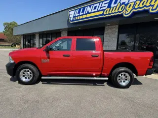 Camioneta Pickup Ram 1500 Classic 2019 4x4 Tradesman de 4 puertas, cabina doble (Crew Cab) y caja de 5.5 pies