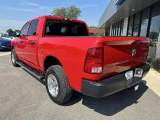 Camioneta Pickup Ram 1500 Classic 2019 4x4 Tradesman de 4 puertas, cabina doble (Crew Cab) y caja de 5.5 pies