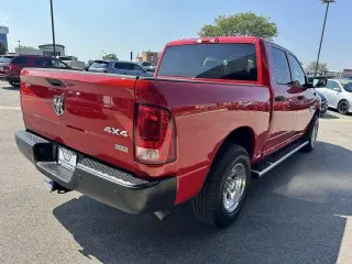 Camioneta Pickup Ram 1500 Classic 2019 4x4 Tradesman de 4 puertas, cabina doble (Crew Cab) y caja de 5.5 pies
