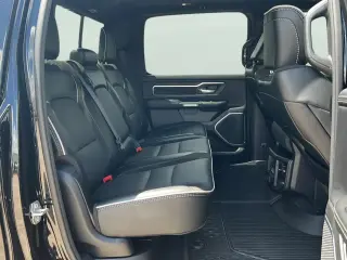 Ram 1500 2025 4x4 Laramie Cabina Tripulación 4p caja de 5.6 pies Pickup