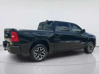 Ram 1500 2025 4x4 Laramie Cabina Tripulación 4p caja de 5.6 pies Pickup