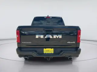 Ram 1500 2025 4x4 Laramie Cabina Tripulación 4p caja de 5.6 pies Pickup