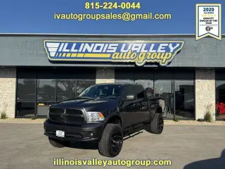 Ram 1500 Classic 2019 4x4 Lone Star Silver Cabina Crew Cab de 4 puertas y caja corta de 6.3 pies