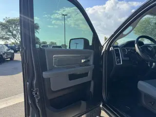 Ram 1500 Classic 2019 4x4 Lone Star Silver Cabina Crew Cab de 4 puertas y caja corta de 6.3 pies