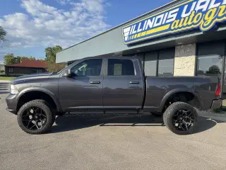 Ram 1500 Classic 2019 4x4 Lone Star Silver Cabina Crew Cab de 4 puertas y caja corta de 6.3 pies