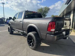 Ram 1500 Classic 2019 4x4 Lone Star Silver Cabina Crew Cab de 4 puertas y caja corta de 6.3 pies