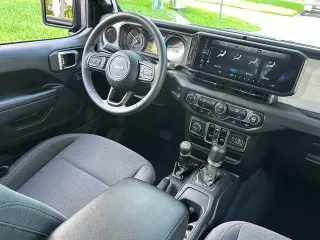 Jeep Gladiator 2025 4x4 Big Bear 4 puertas Doble Cabina Caja Corta de 5.0 pies