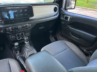Jeep Gladiator 2025 4x4 Big Bear 4 puertas Doble Cabina Caja Corta de 5.0 pies