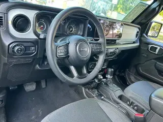 Jeep Gladiator 2025 4x4 Big Bear 4 puertas Doble Cabina Caja Corta de 5.0 pies