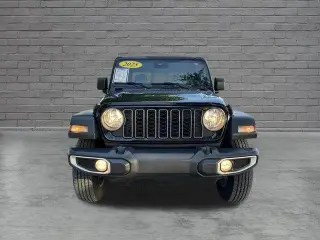 Jeep Gladiator 2025 4x4 Big Bear 4 puertas Doble Cabina Caja Corta de 5.0 pies