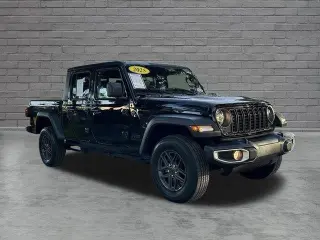 Jeep Gladiator 2025 4x4 Big Bear 4 puertas Doble Cabina Caja Corta de 5.0 pies