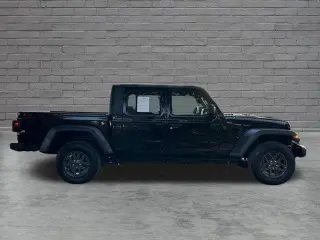 Jeep Gladiator 2025 4x4 Big Bear 4 puertas Doble Cabina Caja Corta de 5.0 pies