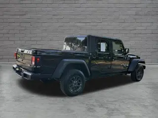 Jeep Gladiator 2025 4x4 Big Bear 4 puertas Doble Cabina Caja Corta de 5.0 pies
