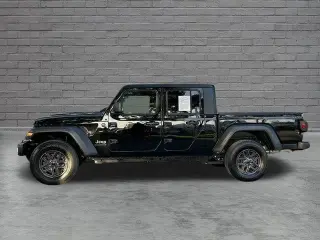 Jeep Gladiator 2025 4x4 Big Bear 4 puertas Doble Cabina Caja Corta de 5.0 pies