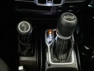 Jeep Wrangler Unlimited 2018 4x4 Sahara 4 puertas SUV (lanzamiento de mitad de año)