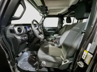Jeep Wrangler Unlimited 2018 4x4 Sahara 4 puertas SUV (lanzamiento de mitad de año)