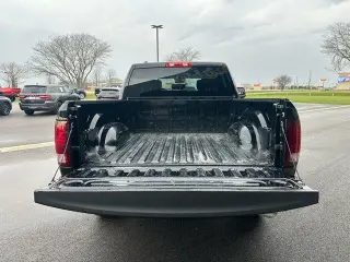 Ram 1500 Classic 2024 4x4 SLT 4dr Crew Cab 5.5 ft. SB Pickup