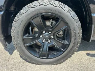 Ram 1500 2021 4x4 Big Horn 4dr Crew Cab 5.6 ft. SB Camioneta