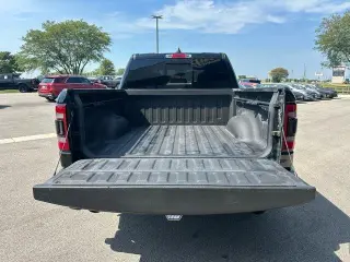 Ram 1500 2021 4x4 Big Horn 4dr Crew Cab 5.6 ft. SB Camioneta