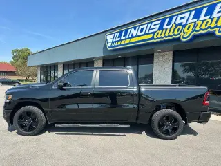 Ram 1500 2021 4x4 Big Horn 4dr Crew Cab 5.6 ft. SB Camioneta