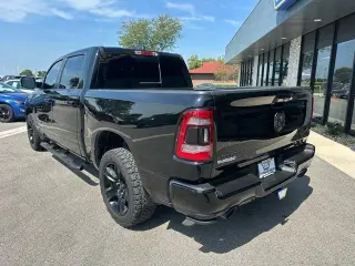 Ram 1500 2021 4x4 Big Horn 4dr Crew Cab 5.6 ft. SB Camioneta