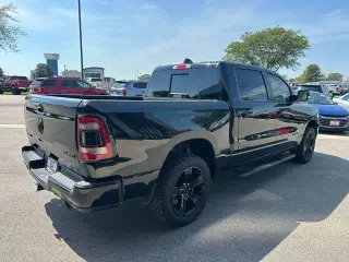 Ram 1500 2021 4x4 Big Horn 4dr Crew Cab 5.6 ft. SB Camioneta