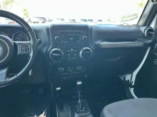Jeep Wrangler JK Ilimitado 2018 4x4 Sport 4p SUV