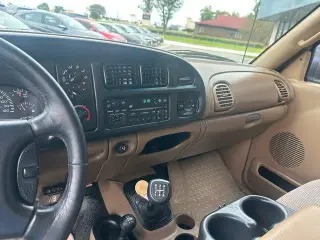 Dodge Ram 2500 1998 4dr ST 4WD Extended Cab LB