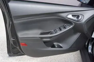 Ford Focus 2018 SE 4dr Hatchback