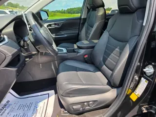 Toyota RAV4 2023 XLE Premium SUV 4p.