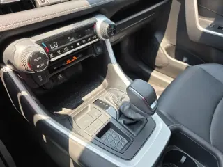 Toyota RAV4 2023 XLE Premium SUV 4p.