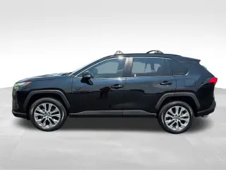 Toyota RAV4 2023 XLE Premium SUV 4p.