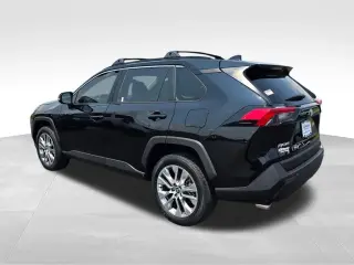 Toyota RAV4 2023 XLE Premium SUV 4p.