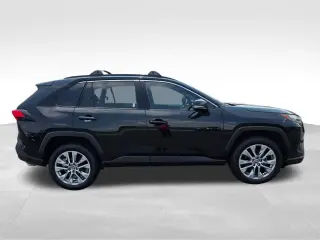 Toyota RAV4 2023 XLE Premium SUV 4p.
