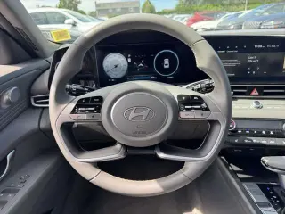 Hyundai ELANTRA 2024 SEL 4p Sedan